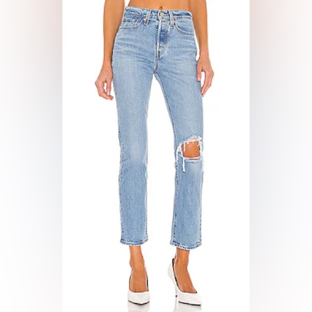 Levi’s Wedgie straight tango fray. Size 26 x 28length